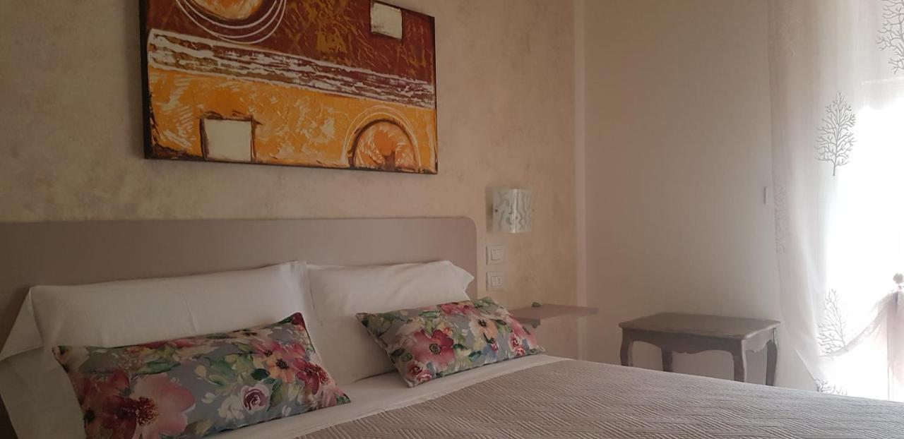 Hotel Margherita Meuble Сірміоне Номер фото