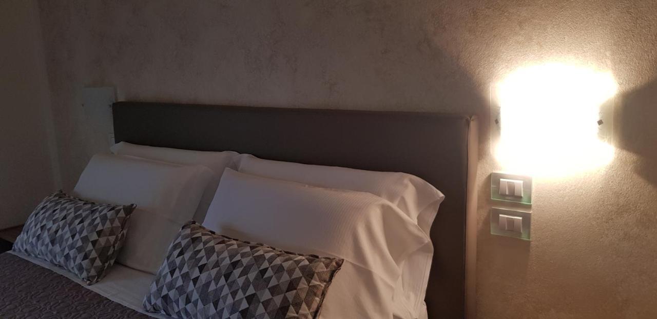 Hotel Margherita Meuble Сірміоне Екстер'єр фото