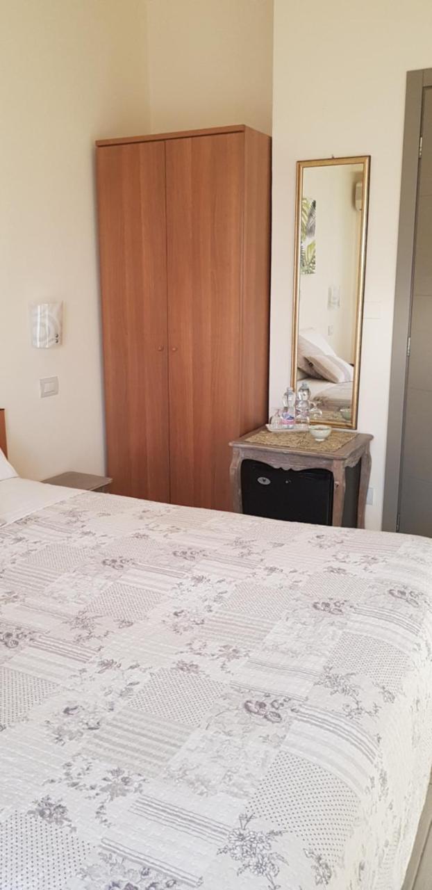 Hotel Margherita Meuble Сірміоне Екстер'єр фото